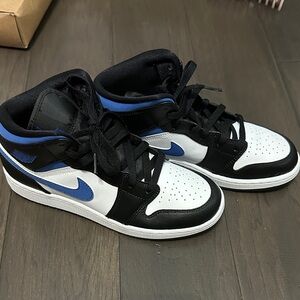 Nike Kids Black and Blue Sneakers